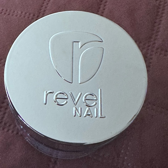 Revel Nail Color Changing Dip Powder Shade Draco Size 2oz. - Picture 5 of 7